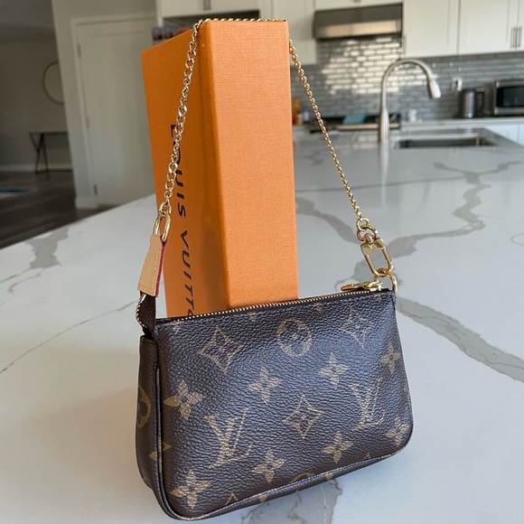 BRAND NEW Louis Vuitton Mini Pochette Accessoires in M O N O G R A M - Picture 6 of 9